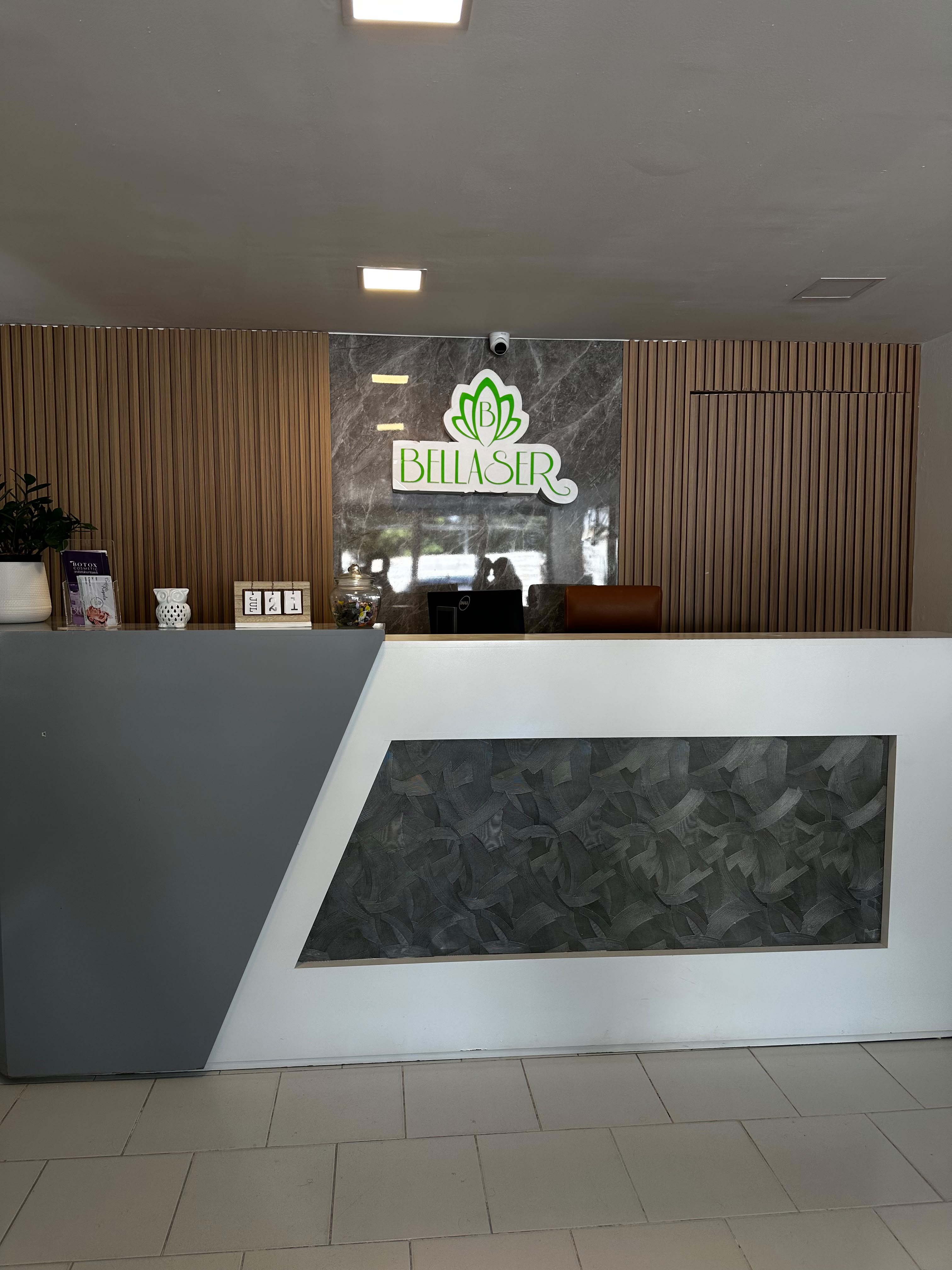 Recepción principal de Bellaser Estética Avanzada