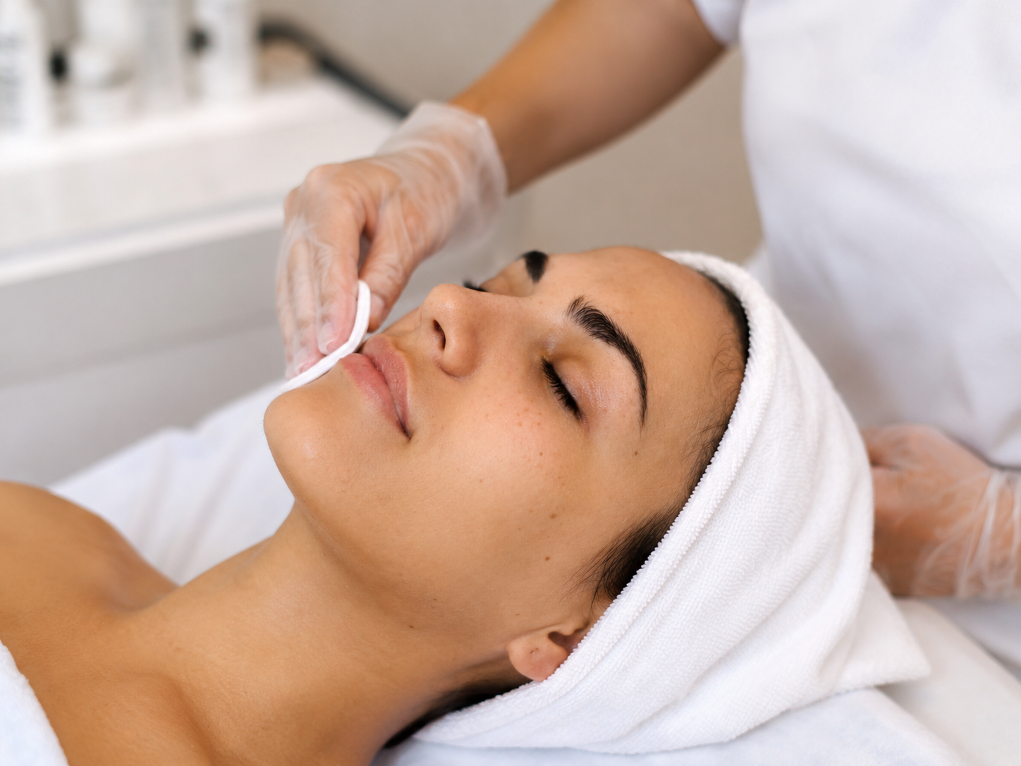Preparación de la piel antes de un tratamiento facial
